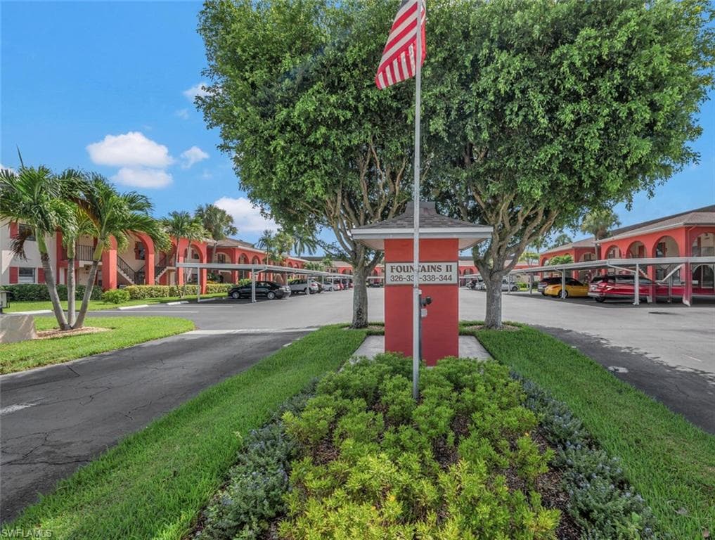 332 Charlemagne BLVD # H101, NAPLES FL 34112-34