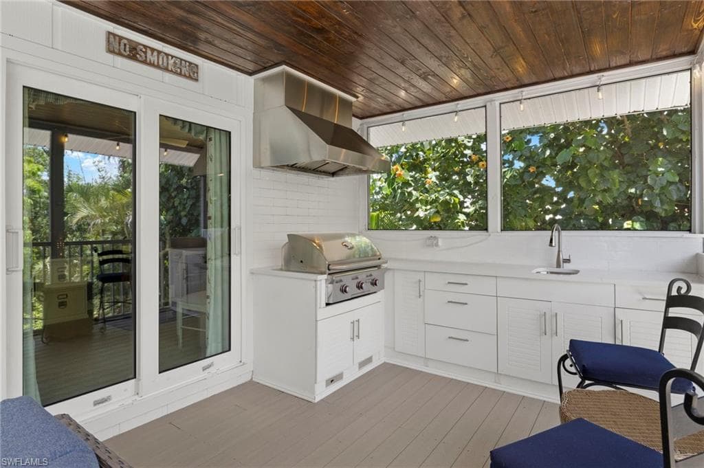 1062 S Yachtsman DR, SANIBEL FL 33957-26