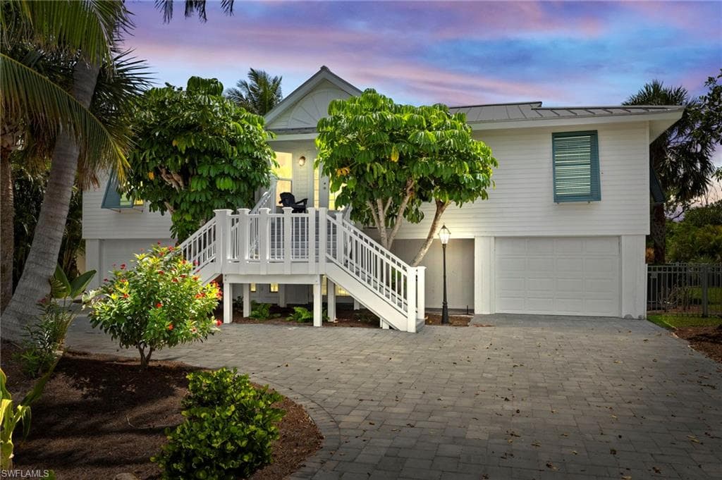1062 S Yachtsman DR, SANIBEL FL 33957-1
