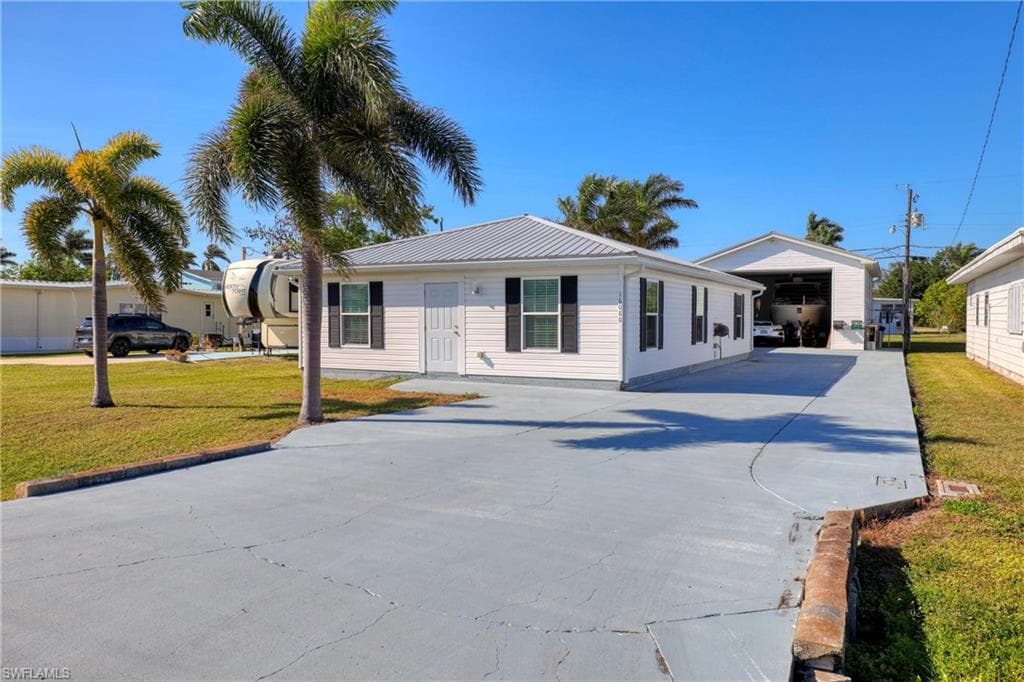 16080 Siesta DR, FORT MYERS FL 33908-10