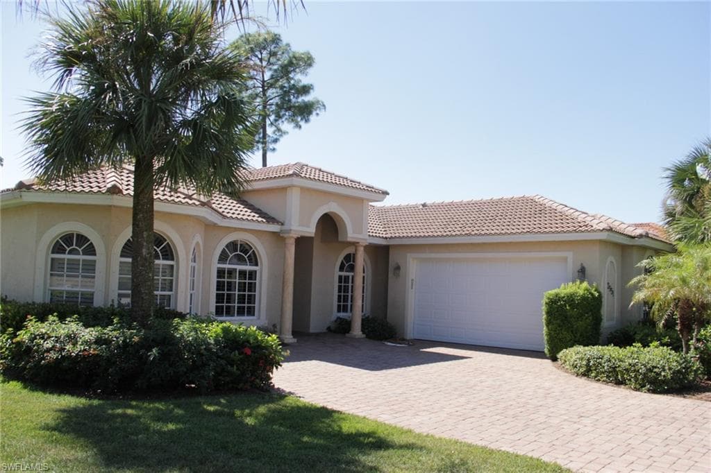 3951 Ruxton RD, NAPLES FL 34116-1