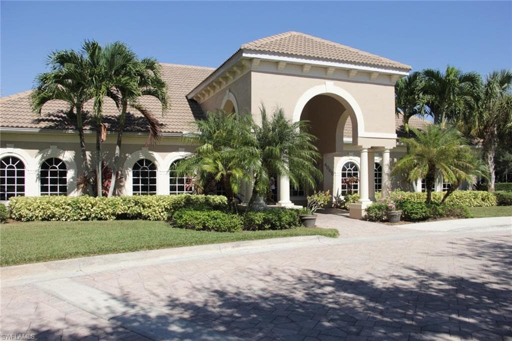 3951 Ruxton RD, NAPLES FL 34116-30