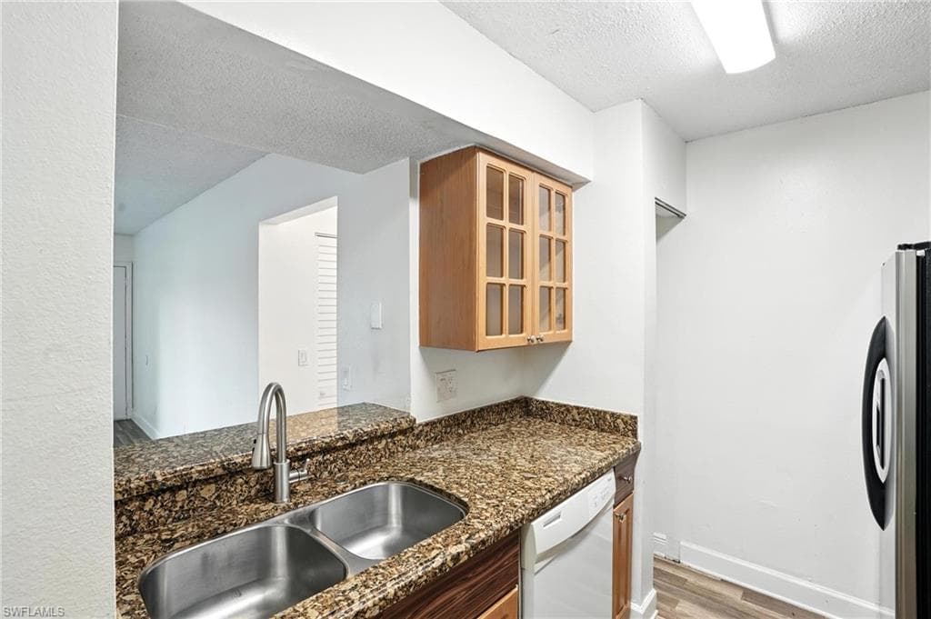 201-5 Santa Clara DR # 201, NAPLES FL 34104-11