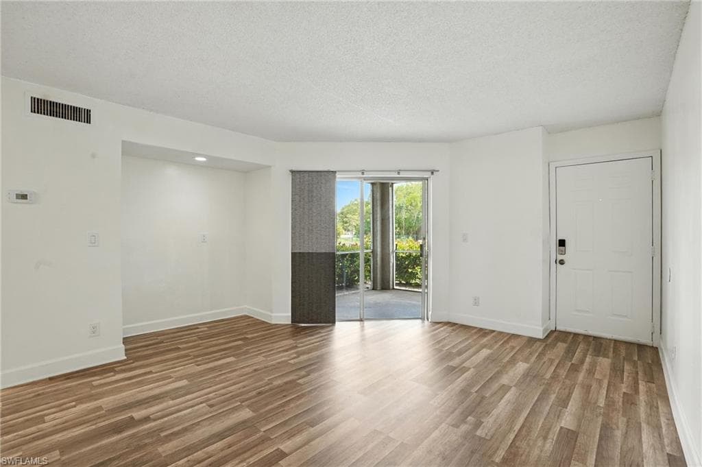 201-5 Santa Clara DR # 201, NAPLES FL 34104-17