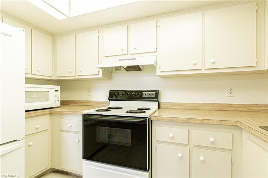 1733 Courtyard WAY # B205, NAPLES FL 34112-18