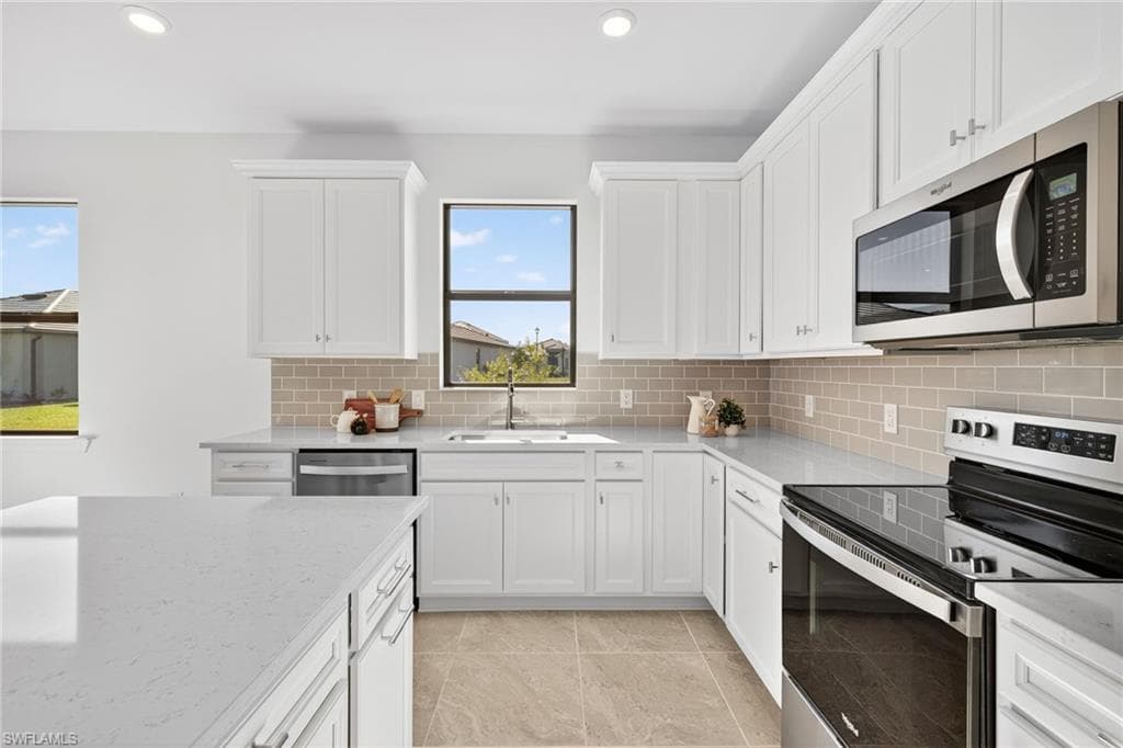 3999 Sweet Alyssum TER, ALVA FL 33920-4