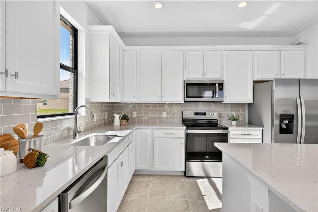 3999 Sweet Alyssum TER, ALVA FL 33920-3