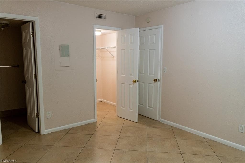 4627 Bayshore DR # 4, NAPLES FL 34112-15