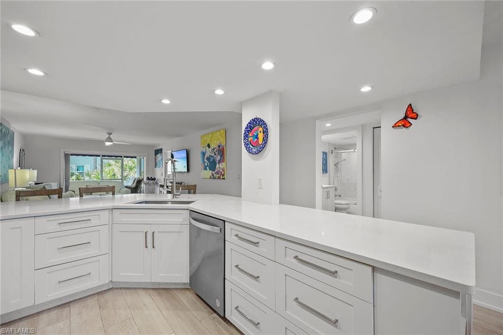 876 Gulf Pavilion DR # 105, NAPLES FL 34108-1