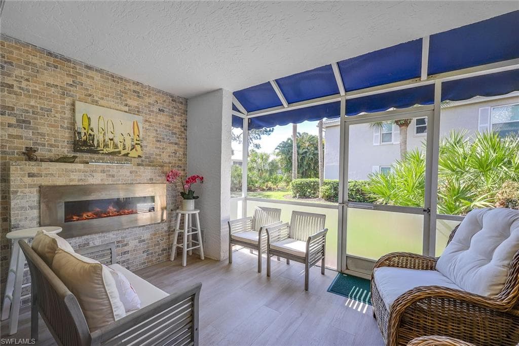 876 Gulf Pavilion DR # 105, NAPLES FL 34108-5