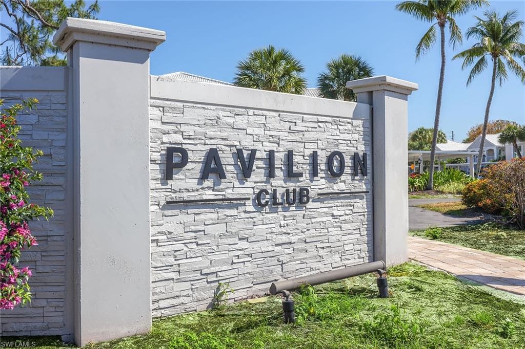 876 Gulf Pavilion DR # 105, NAPLES FL 34108-25