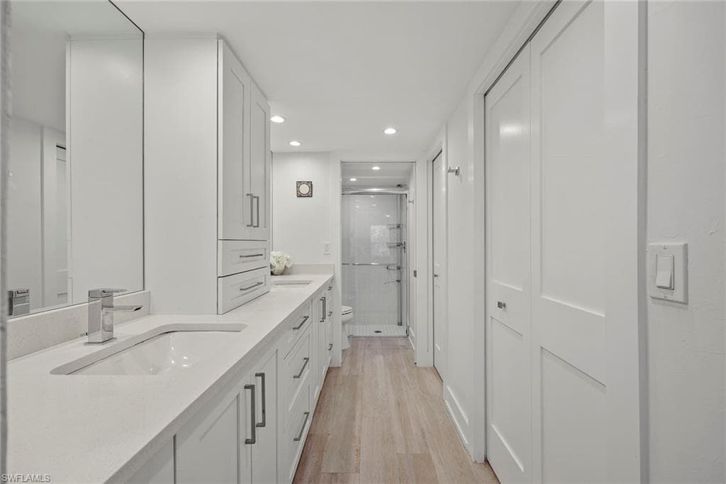 876 Gulf Pavilion DR # 105, NAPLES FL 34108-10