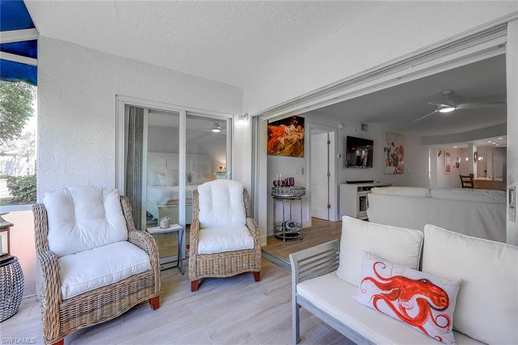 876 Gulf Pavilion DR # 105, NAPLES FL 34108-20