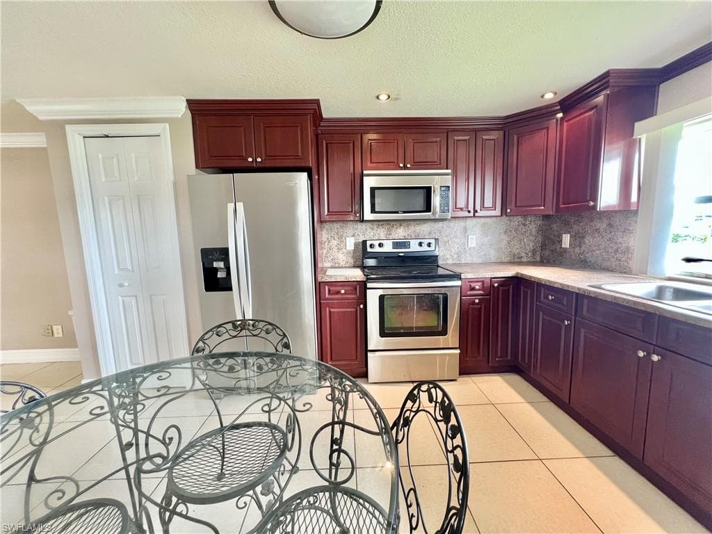 164 Cape Sable DR, NAPLES FL 34104-12