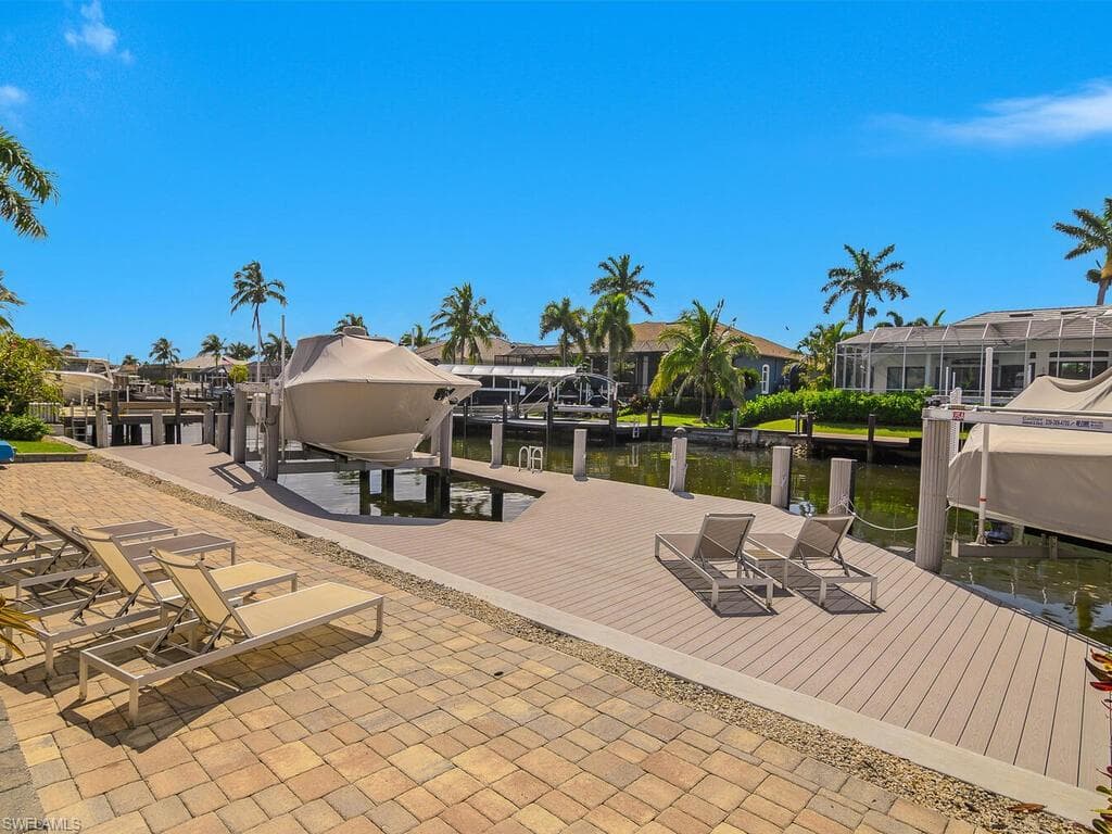 609 Crescent ST, MARCO ISLAND FL 34145-45