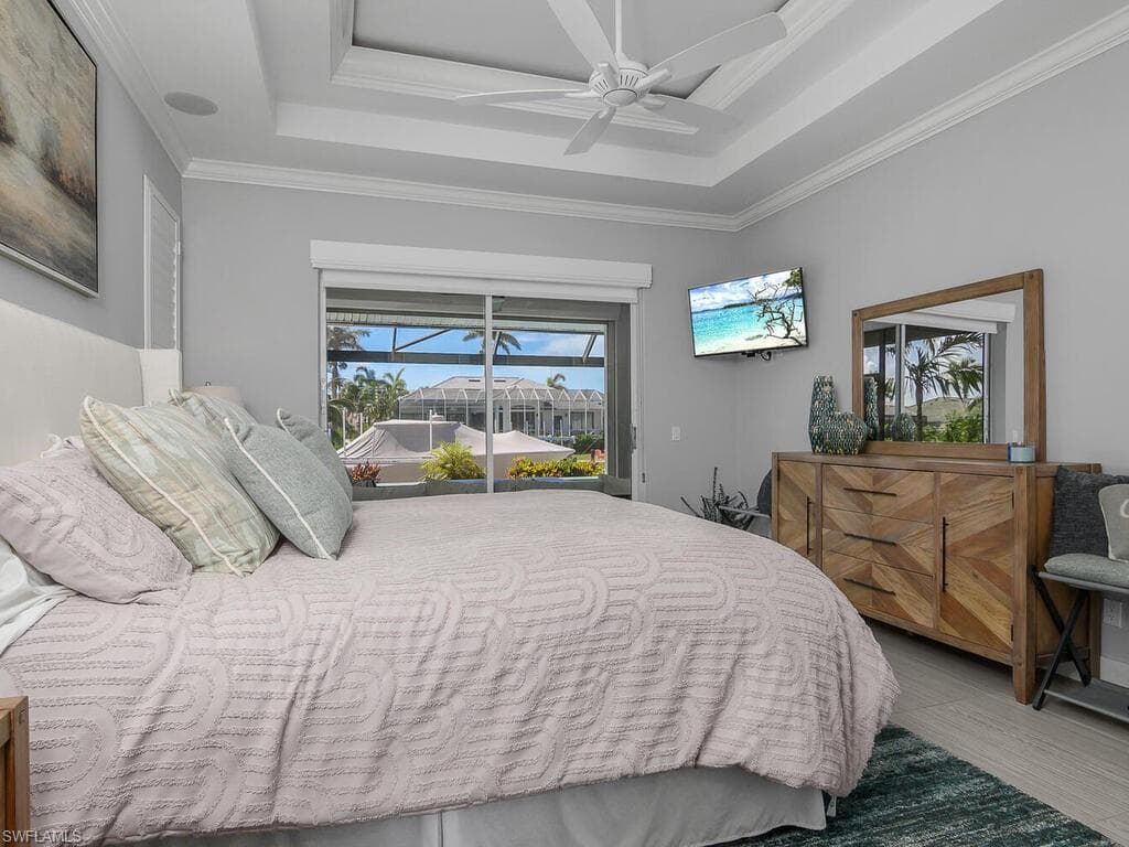 609 Crescent ST, MARCO ISLAND FL 34145-12