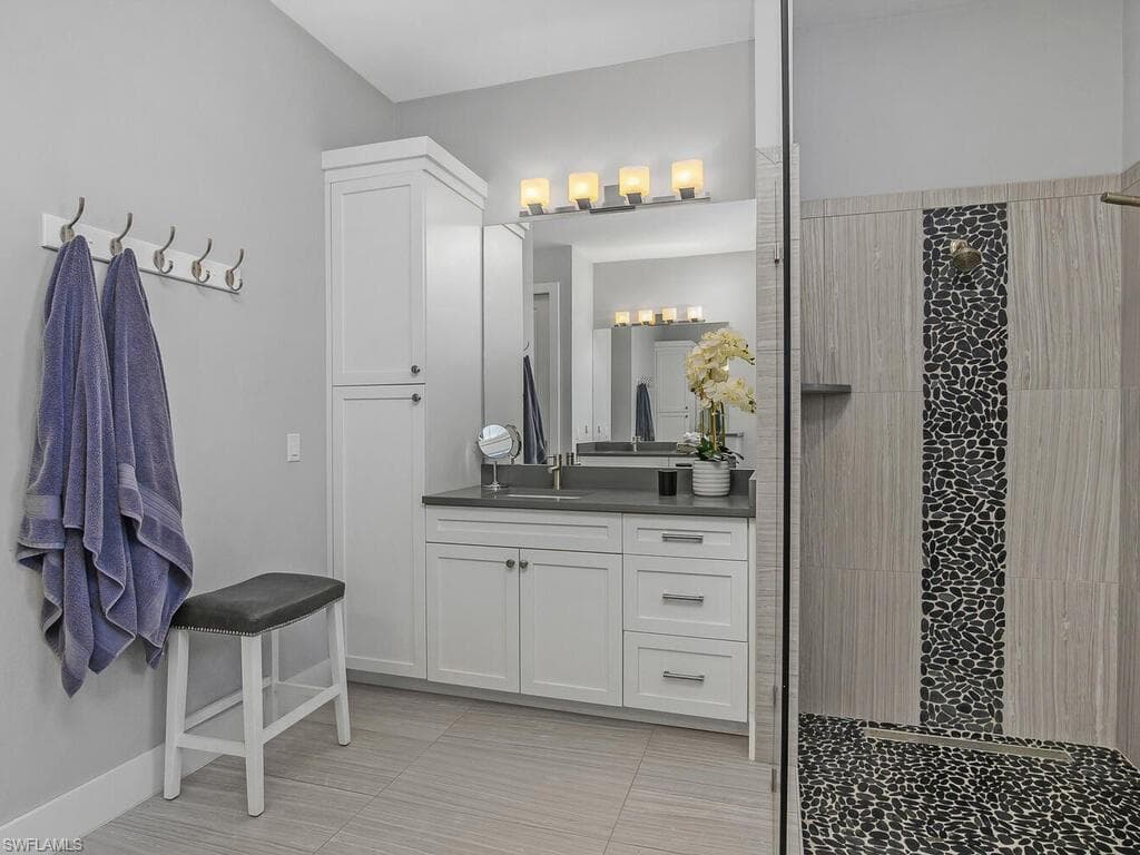 609 Crescent ST, MARCO ISLAND FL 34145-16