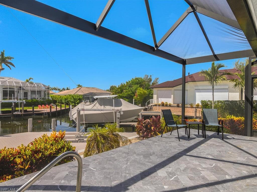 609 Crescent ST, MARCO ISLAND FL 34145-42