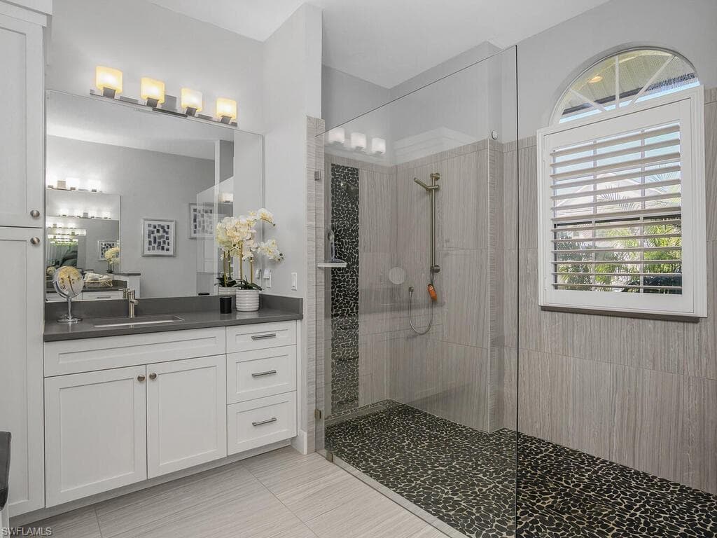 609 Crescent ST, MARCO ISLAND FL 34145-15