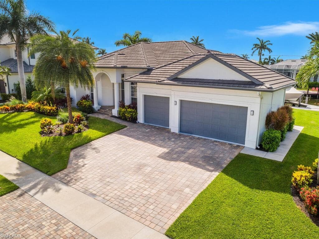 609 Crescent ST, MARCO ISLAND FL 34145-6