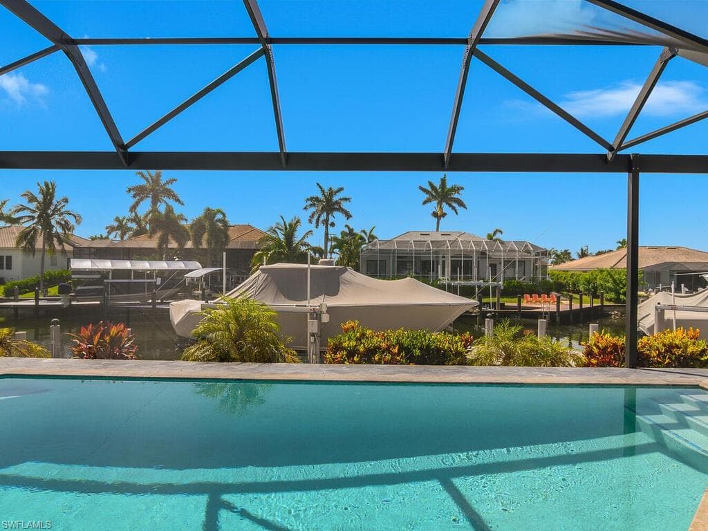 609 Crescent ST, MARCO ISLAND FL 34145-40