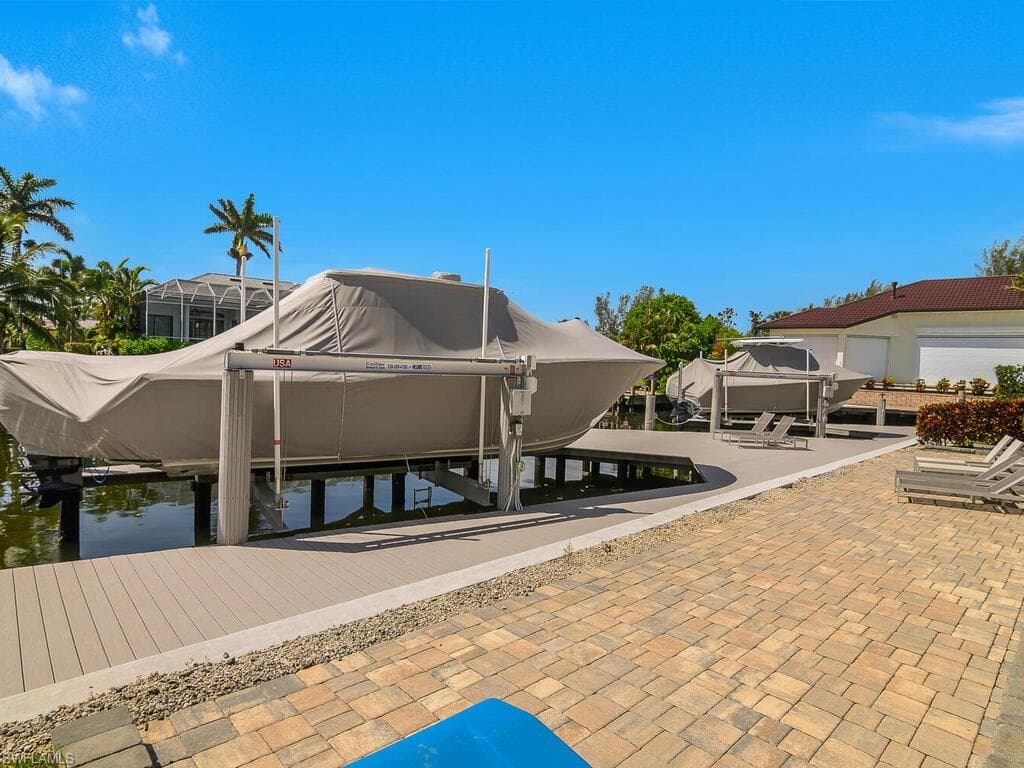 609 Crescent ST, MARCO ISLAND FL 34145-44