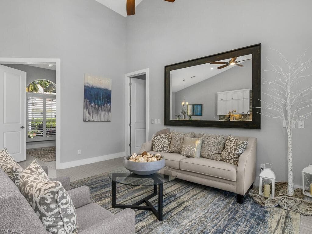 609 Crescent ST, MARCO ISLAND FL 34145-10