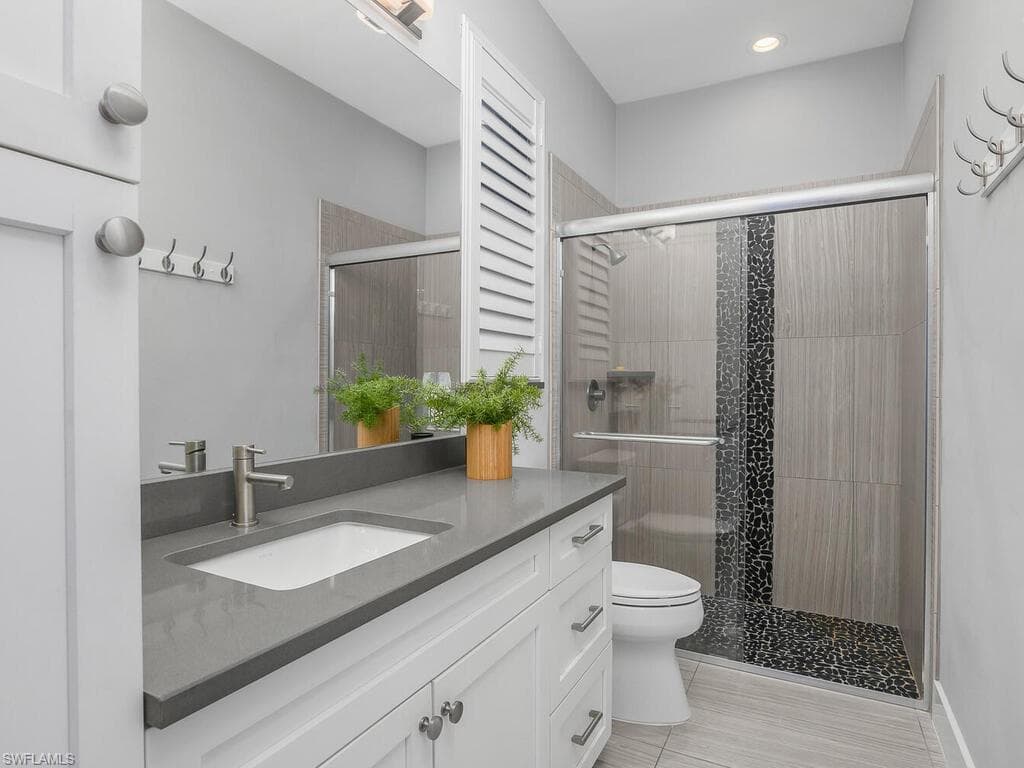 609 Crescent ST, MARCO ISLAND FL 34145-28