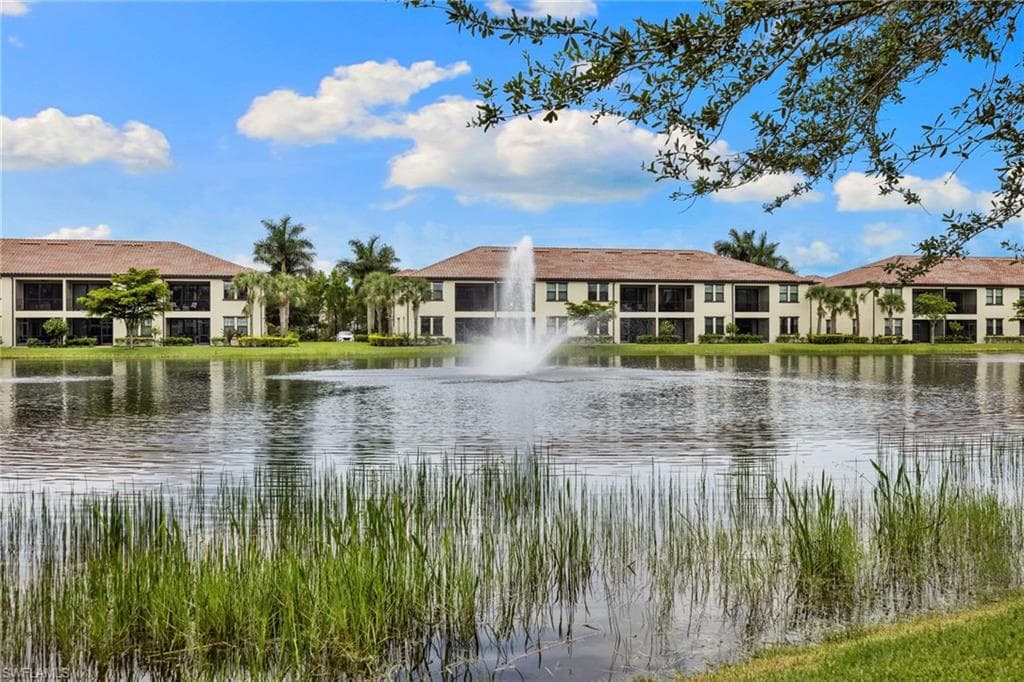 15140 Palmer Lake CIR # 201, NAPLES FL 34109-29
