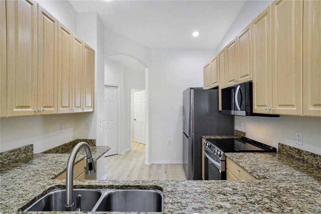 6187 Mandalay CIR # 32, NAPLES FL 34112-5