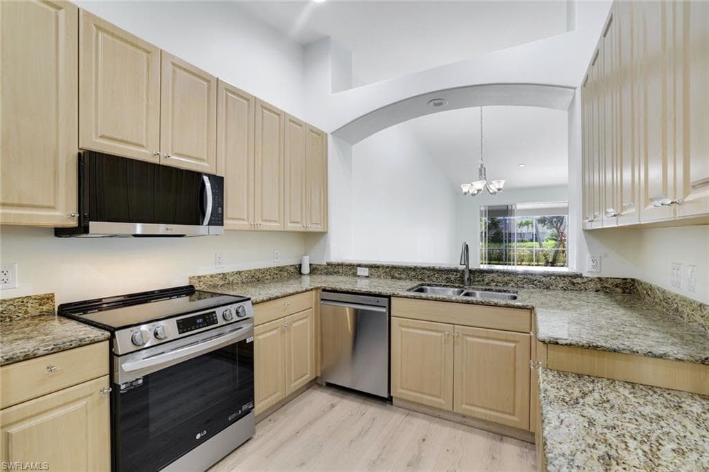 6187 Mandalay CIR # 32, NAPLES FL 34112-6
