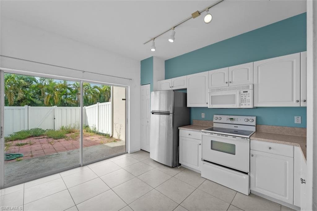 3646 Pine Oak CIR # 105, FORT MYERS FL 33916-10