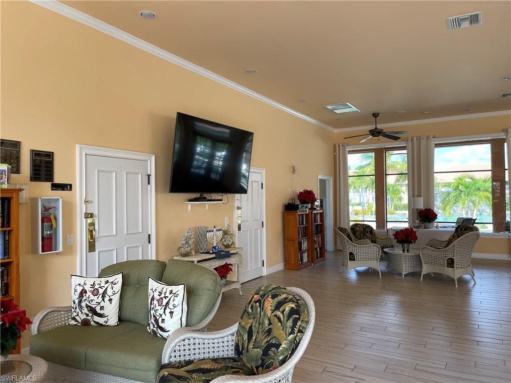 6590 Beach Resort DR # 305, NAPLES FL 34114-25