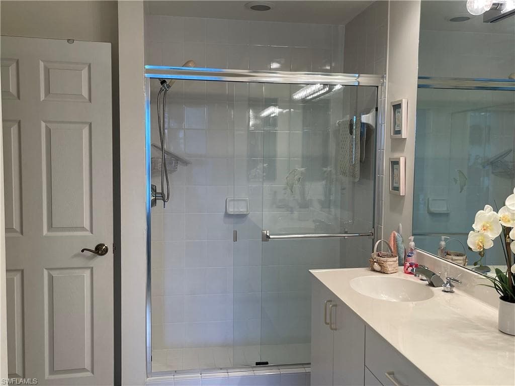 6590 Beach Resort DR # 305, NAPLES FL 34114-8