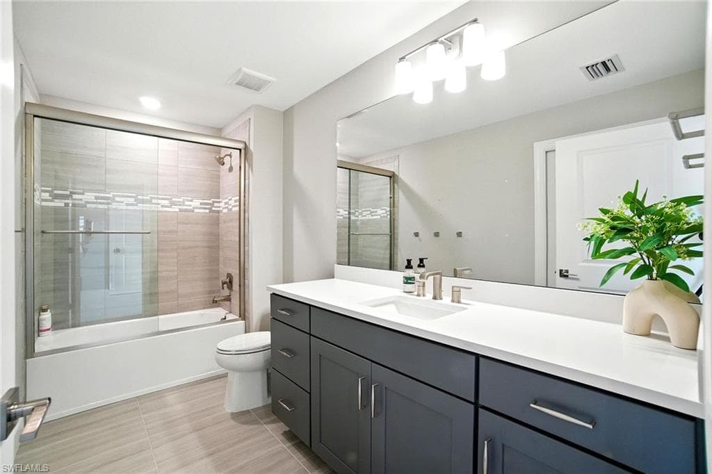 17548 Kinzie LN, ESTERO FL 33928-9