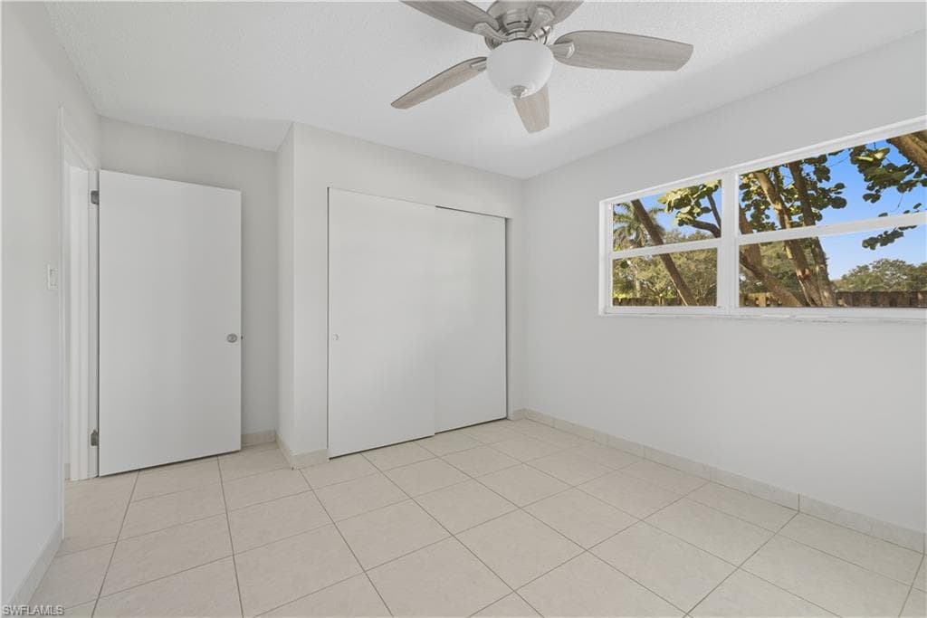 1069 Highlands DR, NAPLES FL 34103-9