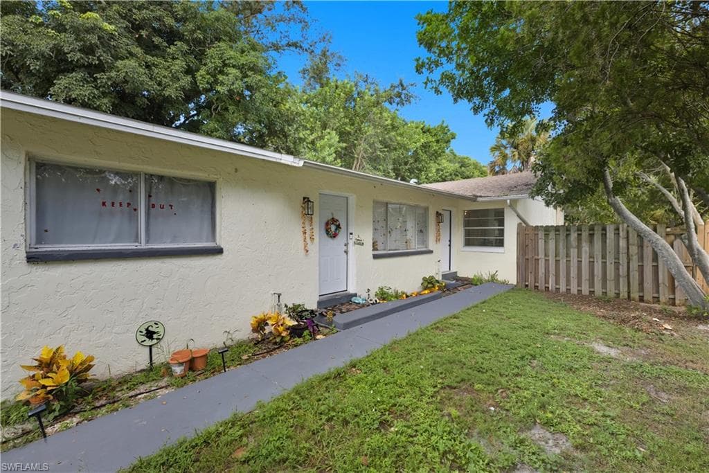 1069 Highlands DR, NAPLES FL 34103-10