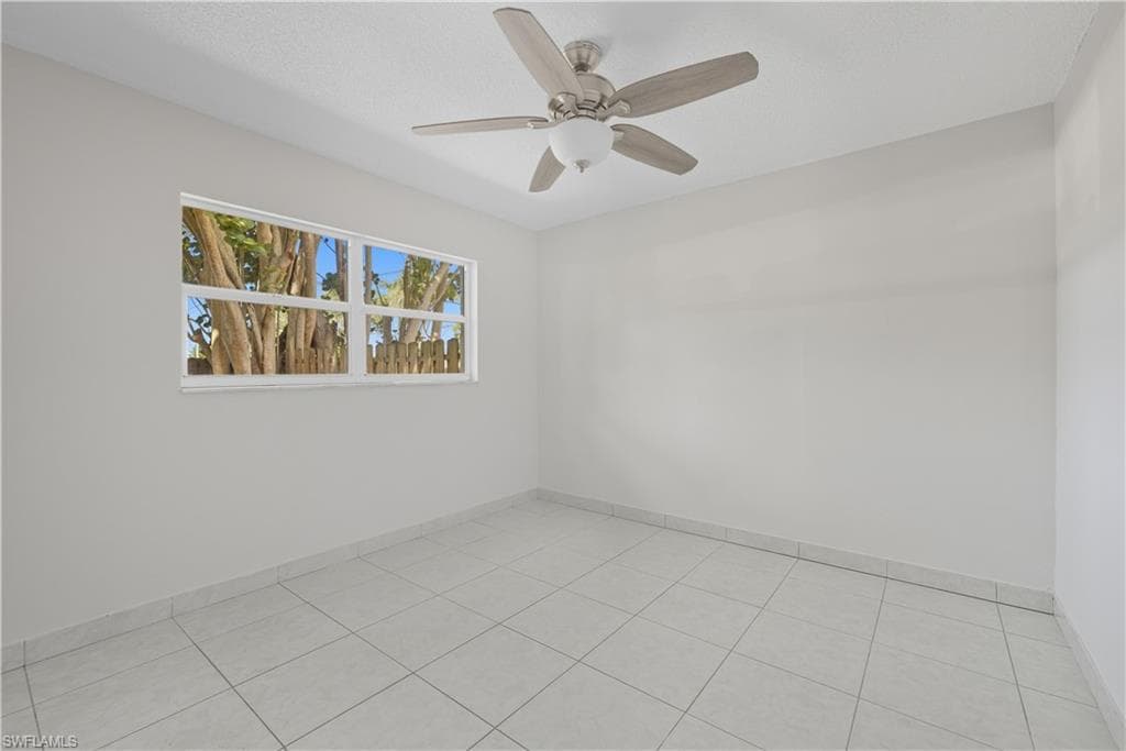 1069 Highlands DR, NAPLES FL 34103-3