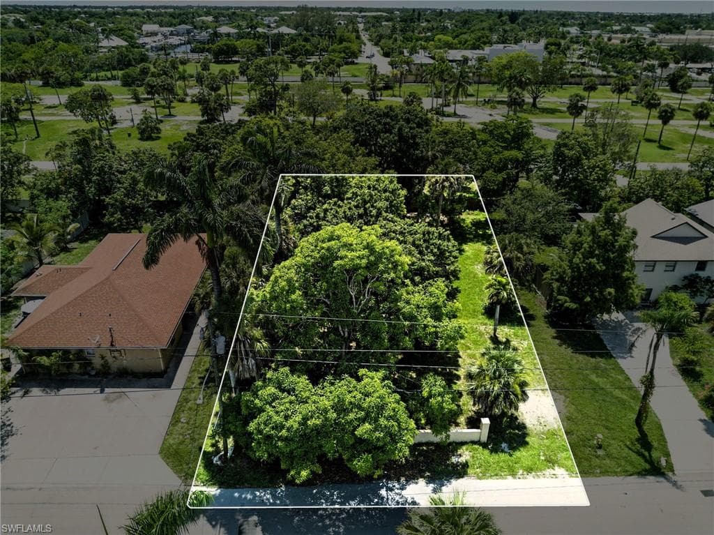 2960 Gordon ST, NAPLES FL 34112-1