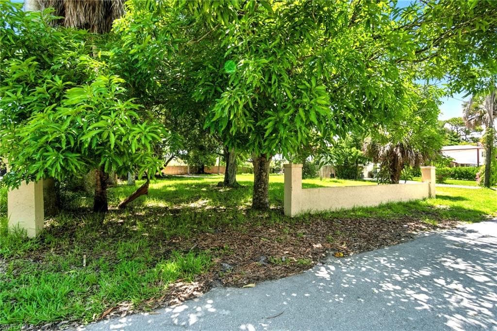 2960 Gordon ST, NAPLES FL 34112-3