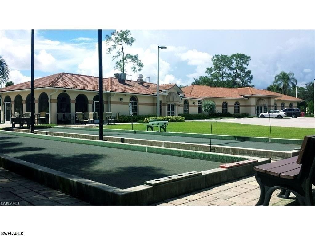 1051 Eastham WAY # 204, NAPLES FL 34104-37