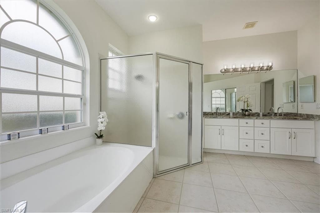 1087 Port Orange WAY, NAPLES FL 34120-22