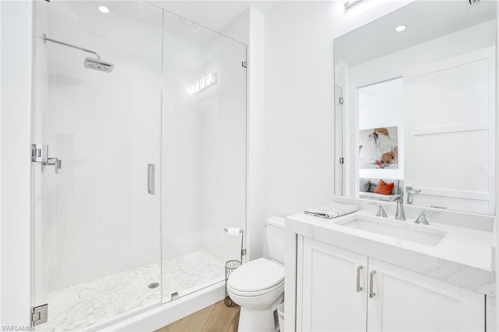 850 Central AVE # 207, NAPLES FL 34102-16