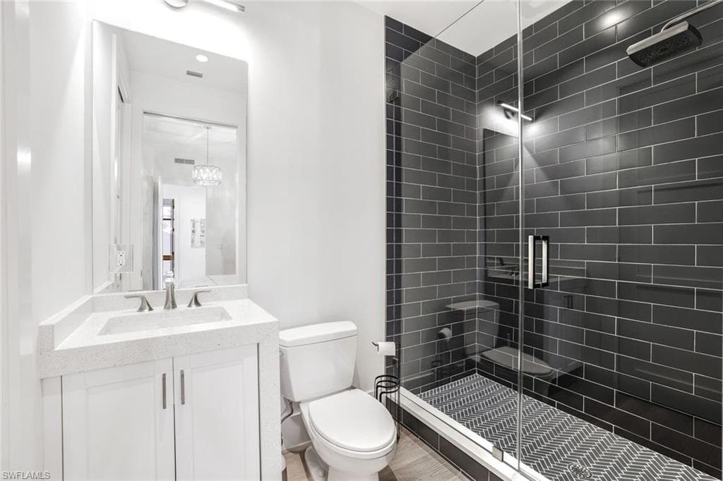 850 Central AVE # 207, NAPLES FL 34102-14