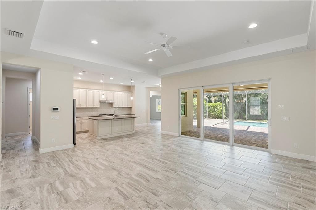 21539 Oaks Of Estero CIR, ESTERO FL 33928-5