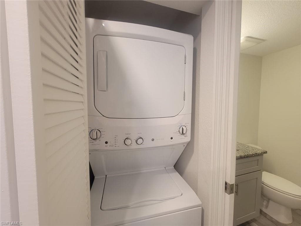 8313 Bernwood Cove LOOP # 1211, FORT MYERS FL 33966-19