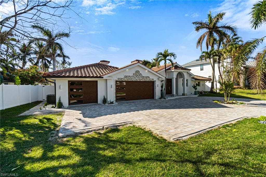 5203 Starfish AVE, NAPLES FL 34103-1