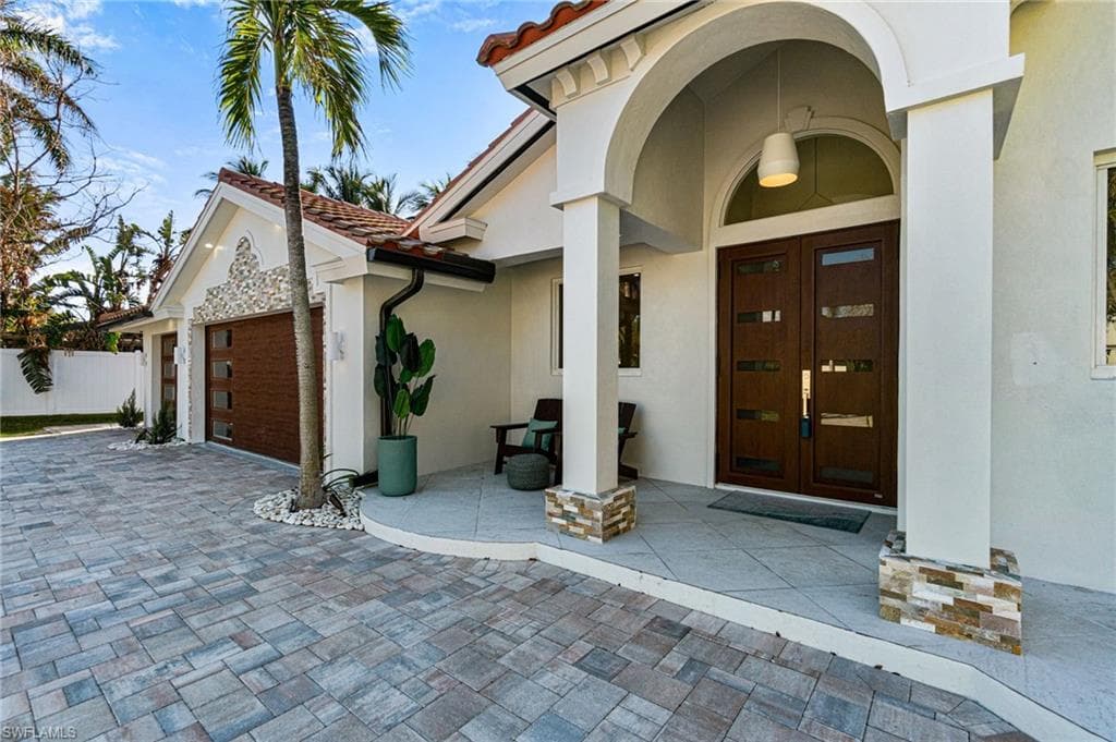 5203 Starfish AVE, NAPLES FL 34103-2