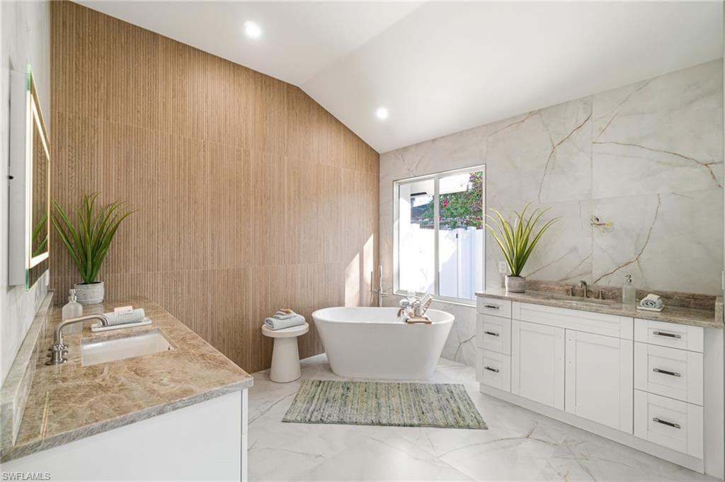 5203 Starfish AVE, NAPLES FL 34103-35