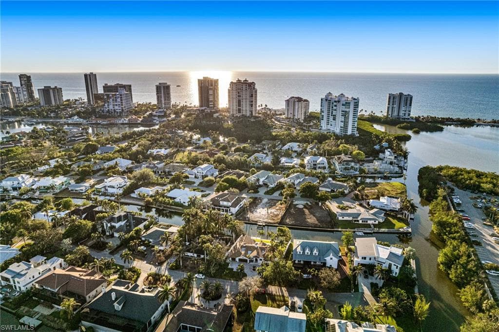 5203 Starfish AVE, NAPLES FL 34103-47